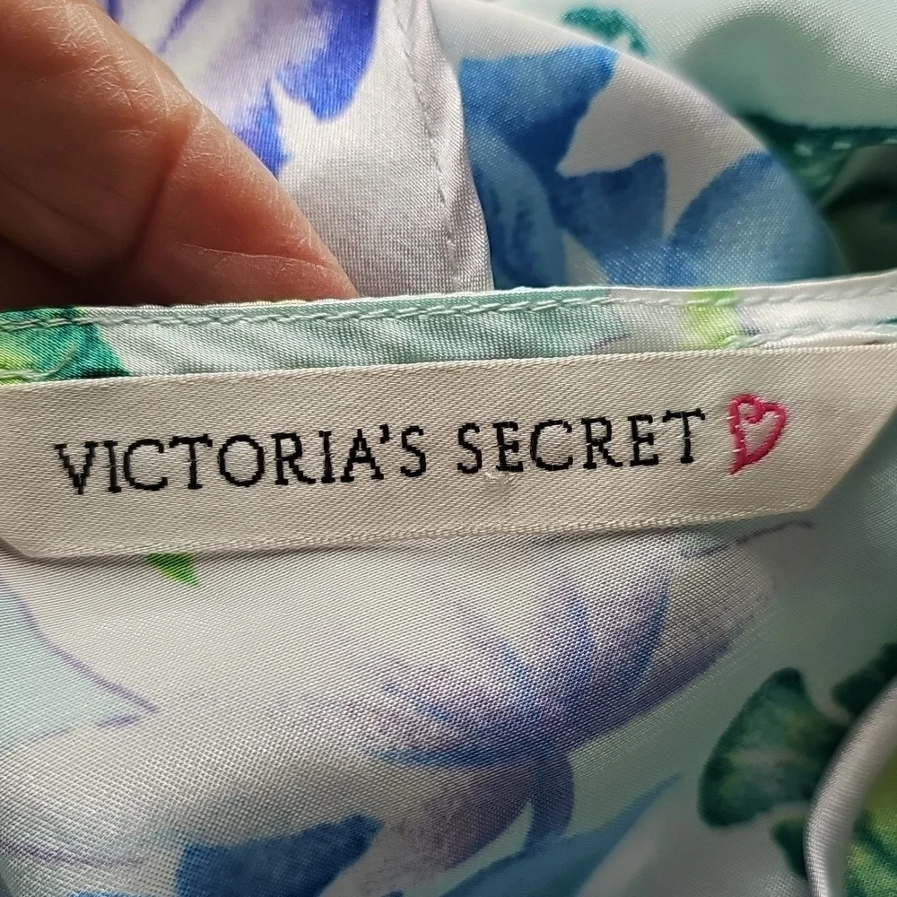 Victoria Secrets 2 Pcs Set Lace‎ Trim Sleepwear. Excelent Condion.